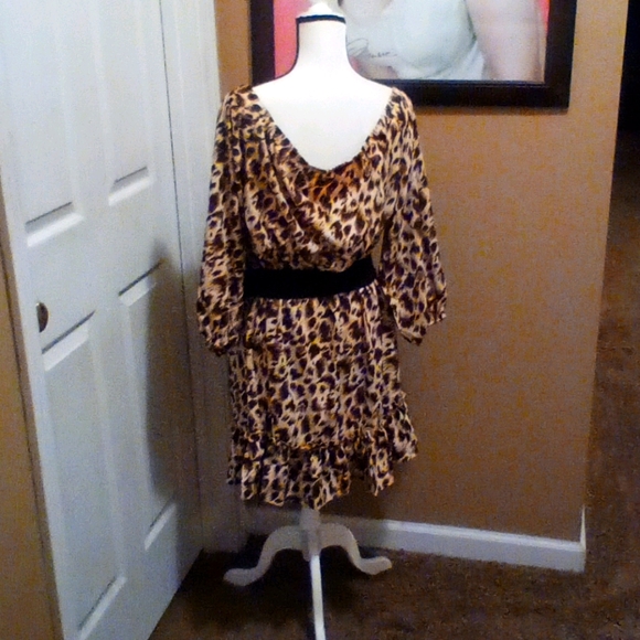 Dress - Picture 3 of 4